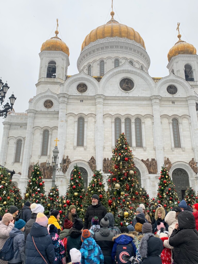 Храм Христа Спасителя в Москве снегопад